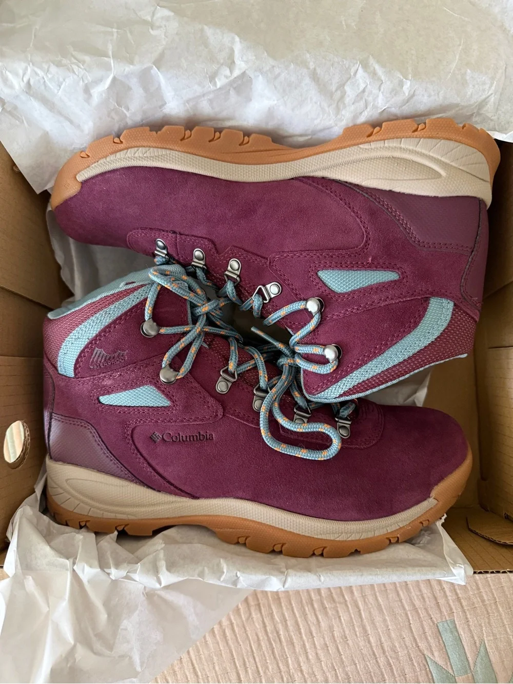Never used! Columbia Women's Burgundy and Light Blue Suede Waterproof Boots